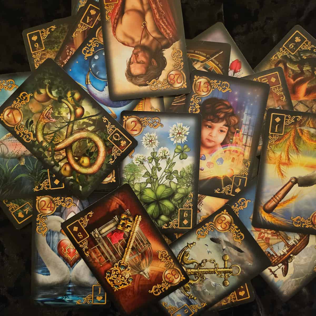 Cards of the Lenormand tarot deck.